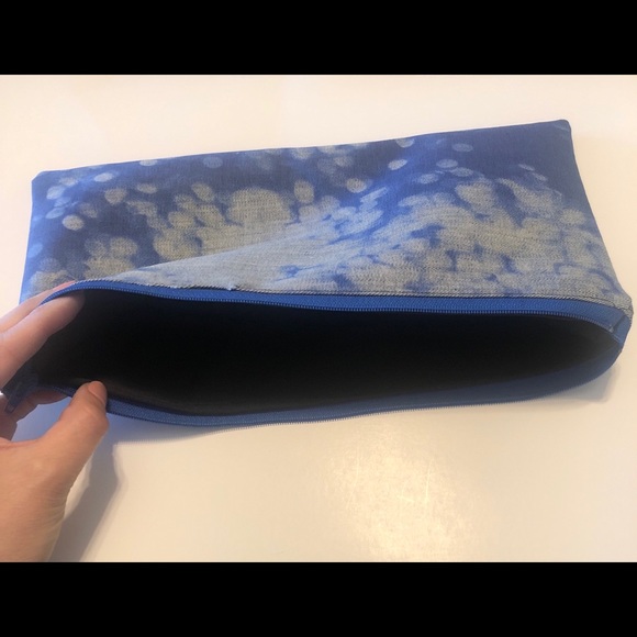 HOMEMADE and SEWN Blue and White Zipper Purse Pouch/ cosmetic bag/ pencil case - Picture 2 of 7